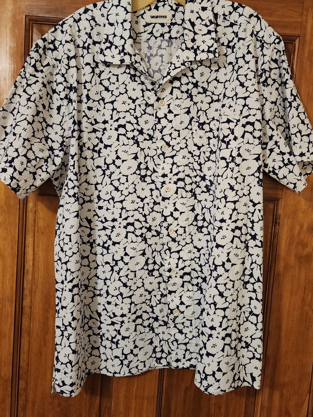 Men's Taylor Stitch Navy and White Floral Short-Sleeve Button-Down Shirt